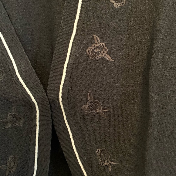 AK Anne Klein sweater - Picture 3 of 5